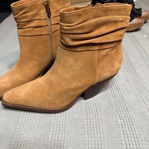 Vince Camuto Nerlinji Suede Boots Snip Toe Womens 8.5